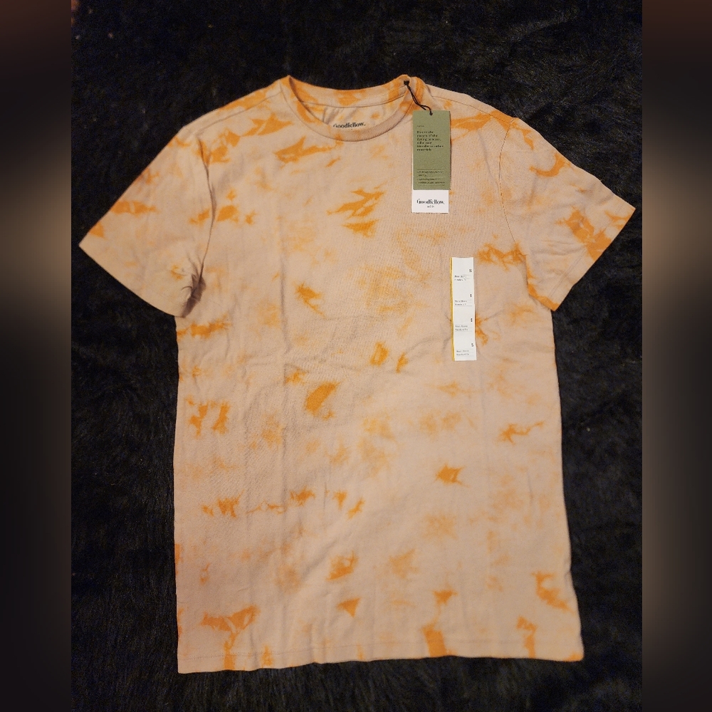 Goodfellow & Co. Apricot glaze short sleeve t-shirt.